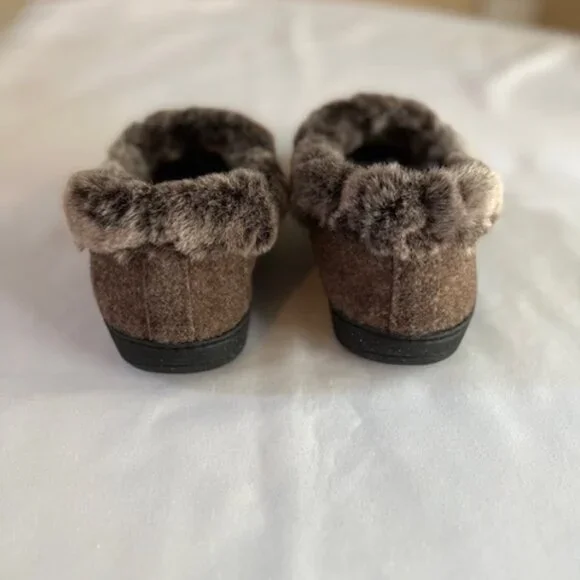 ACORN | Faux Chinchilla Collar Slippers Indoor-Outdoor - Like NEW! - Picture 2 of 6